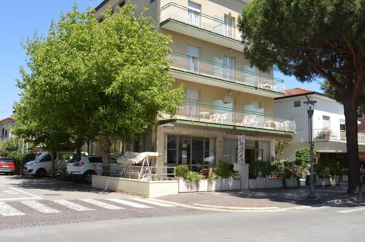 Urania Hotel Fogliano Marina ภายนอก รูปภาพ